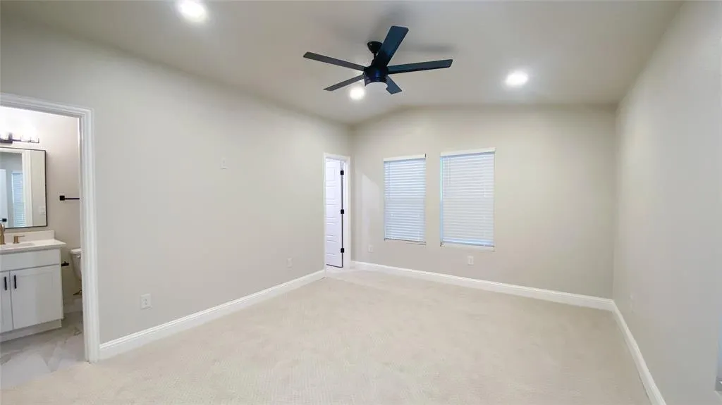 2838 W Kiest Boulevard