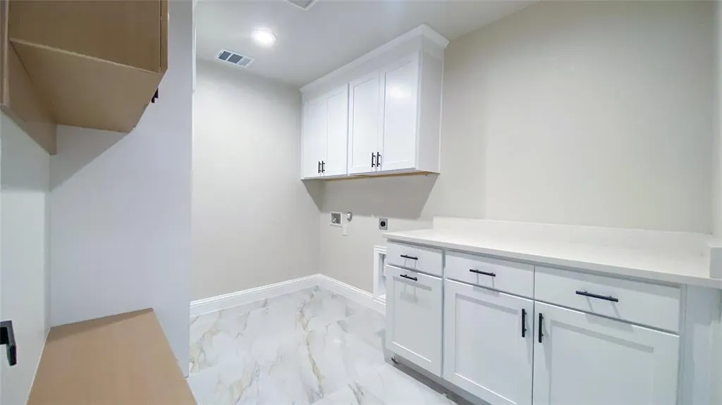 2838 W Kiest Boulevard