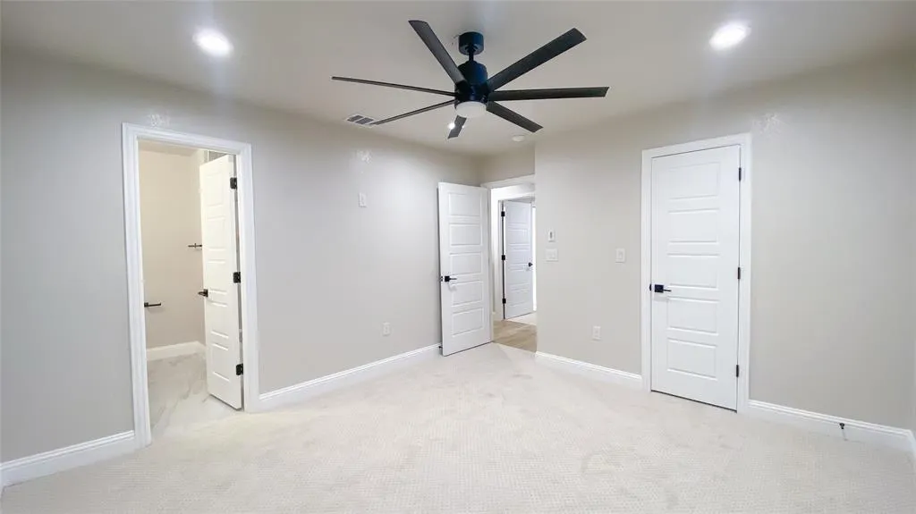 2838 W Kiest Boulevard