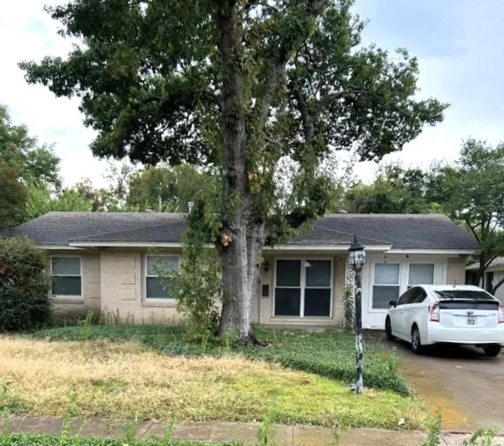 11316 Lippitt Avenue