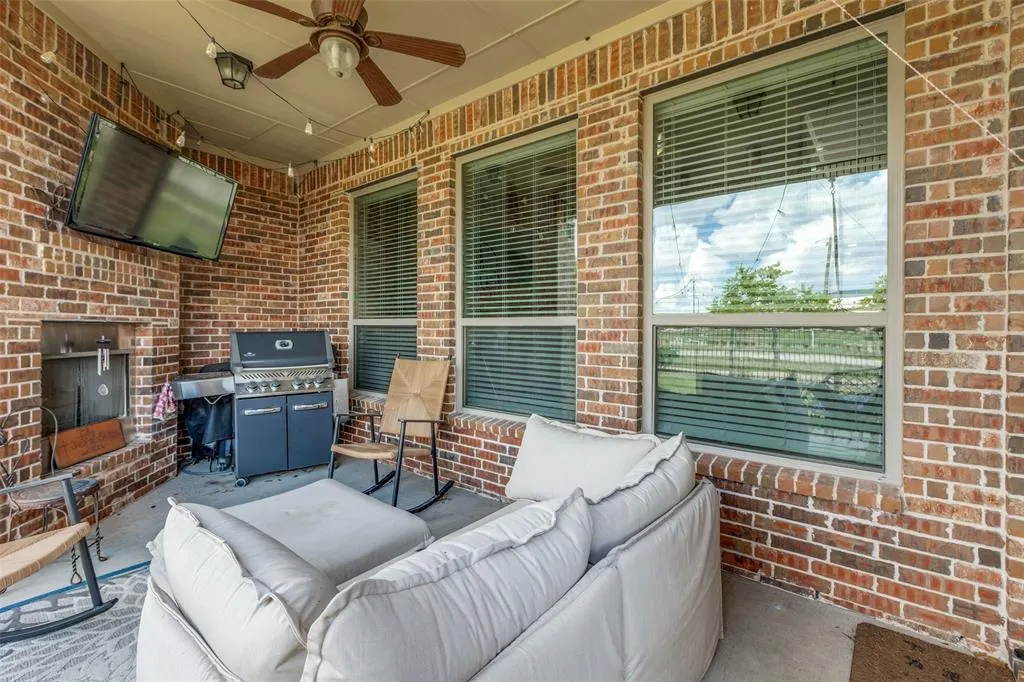 2920 Clearwater Drive