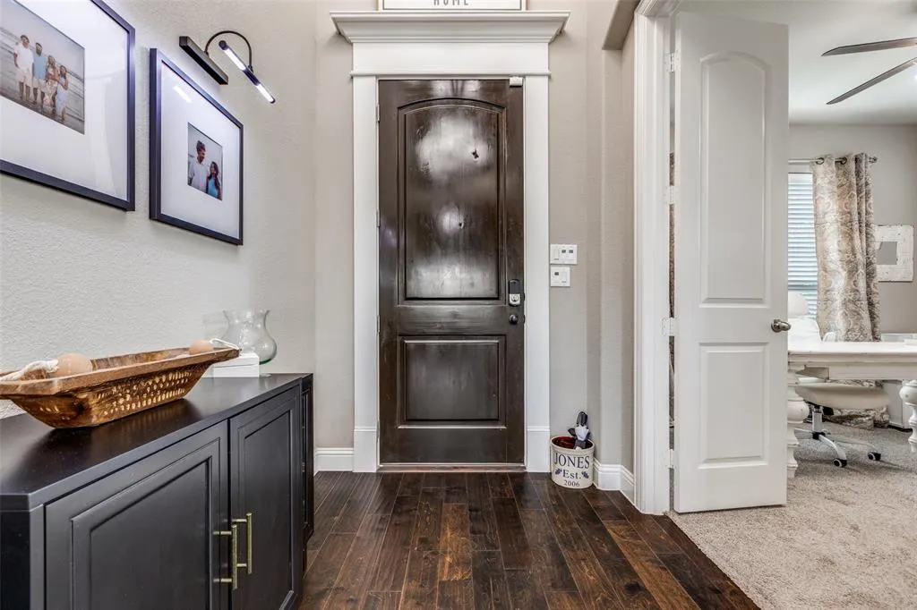 2920 Clearwater Drive