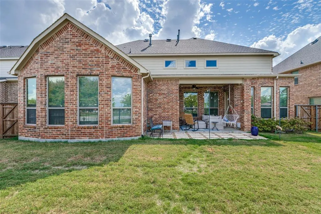 2920 Clearwater Drive