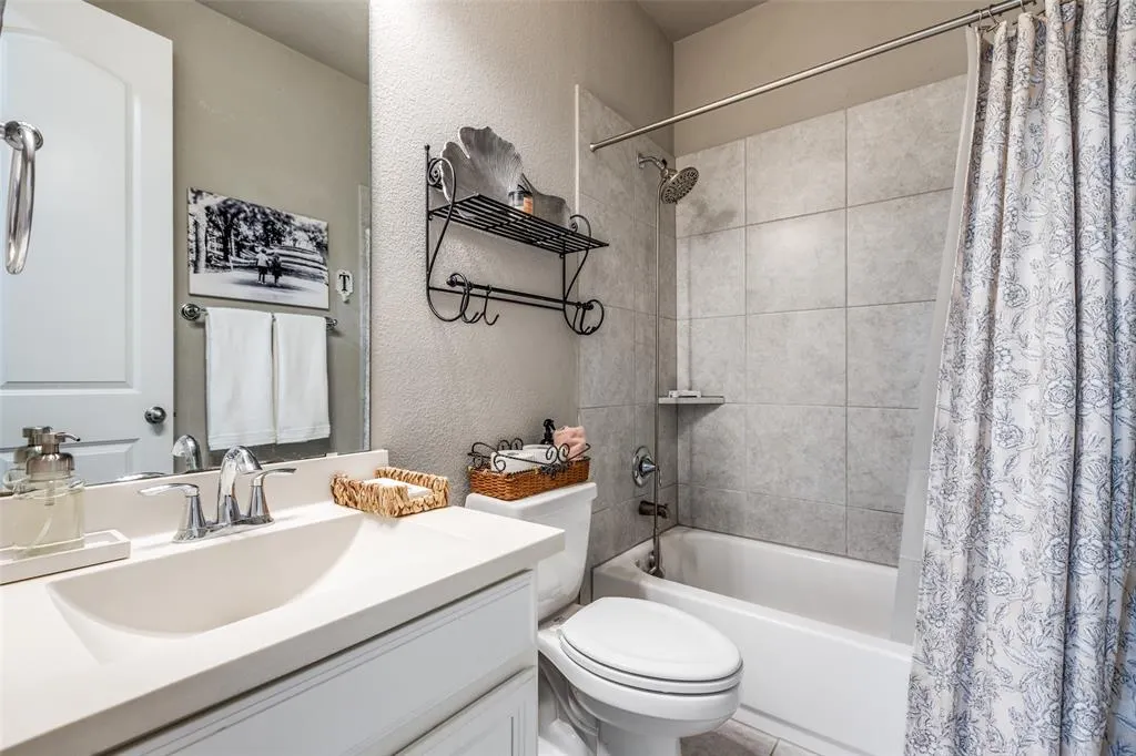 2920 Clearwater Drive