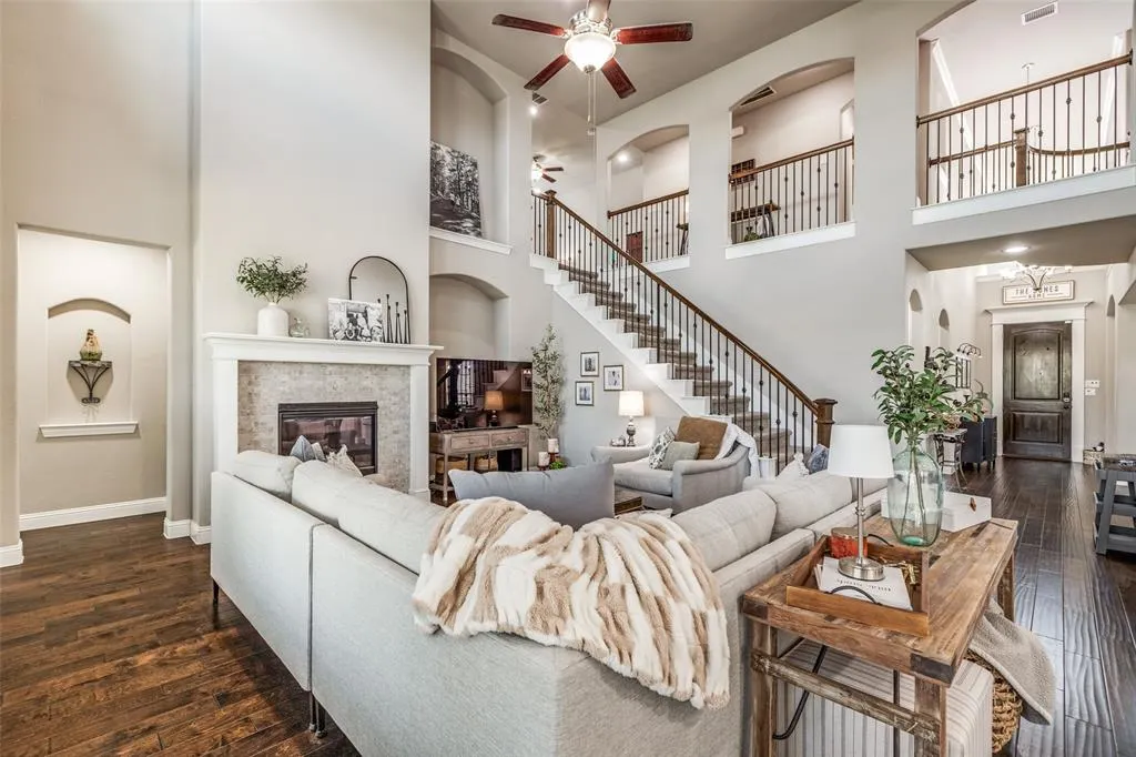 2920 Clearwater Drive