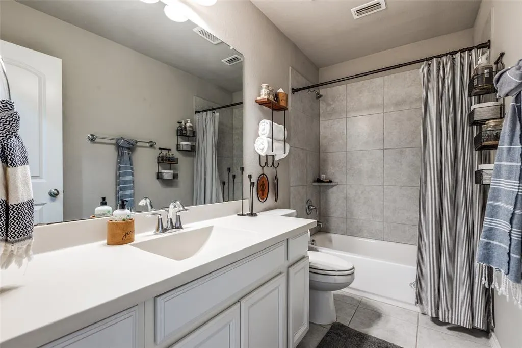 2920 Clearwater Drive