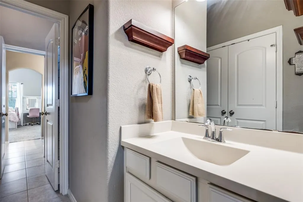 2920 Clearwater Drive