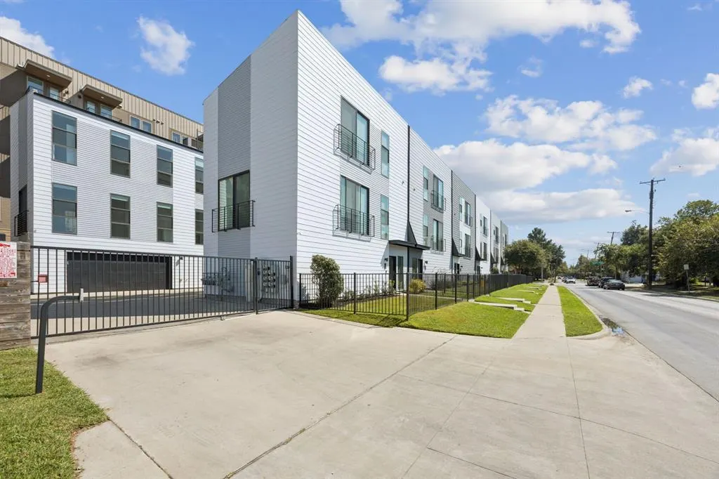 4901 Live Oak Street