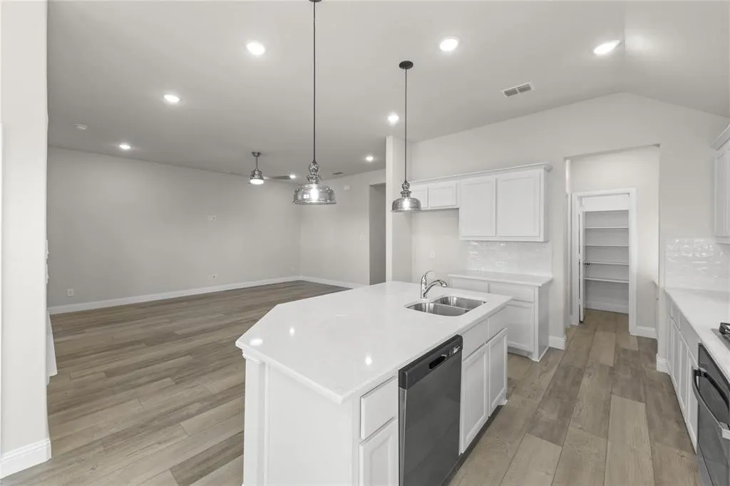 2515 Swallowtail Street