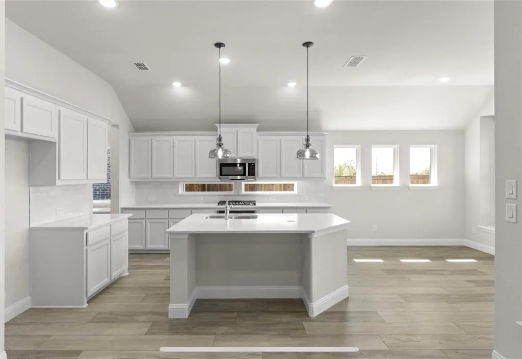 2515 Swallowtail Street