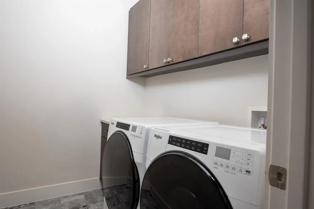 2934 N Hall Street, #301