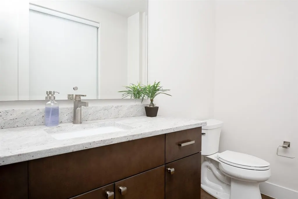 2934 N Hall Street, #301