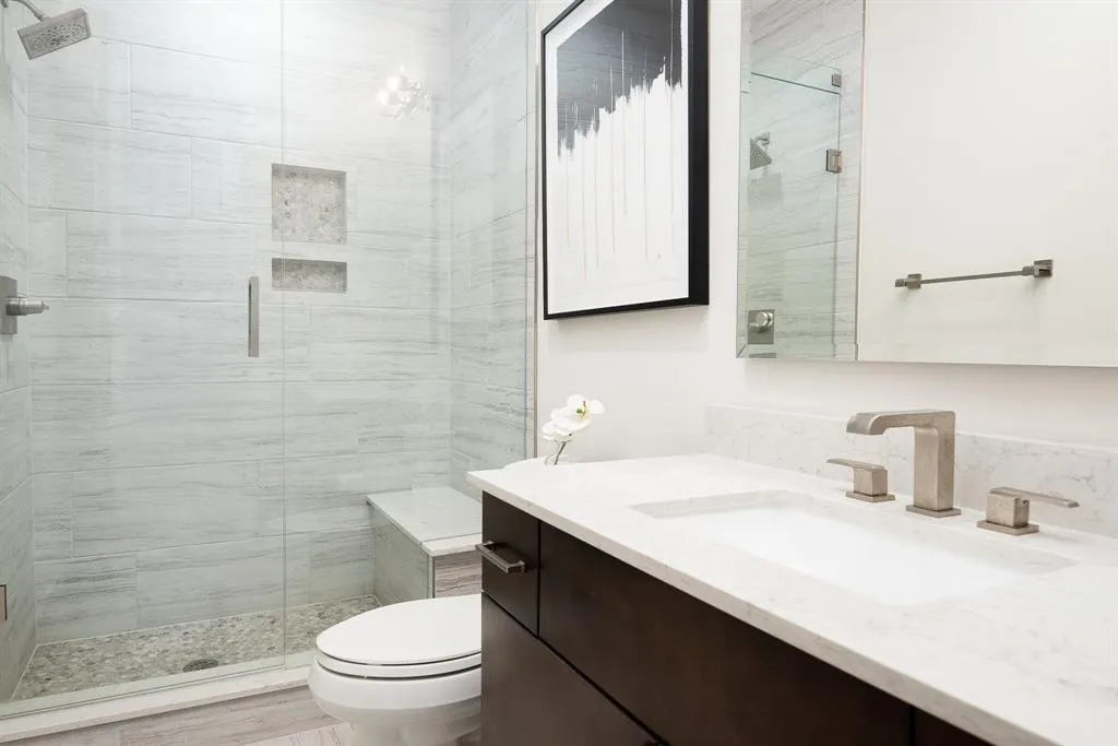 2934 N Hall Street, #301