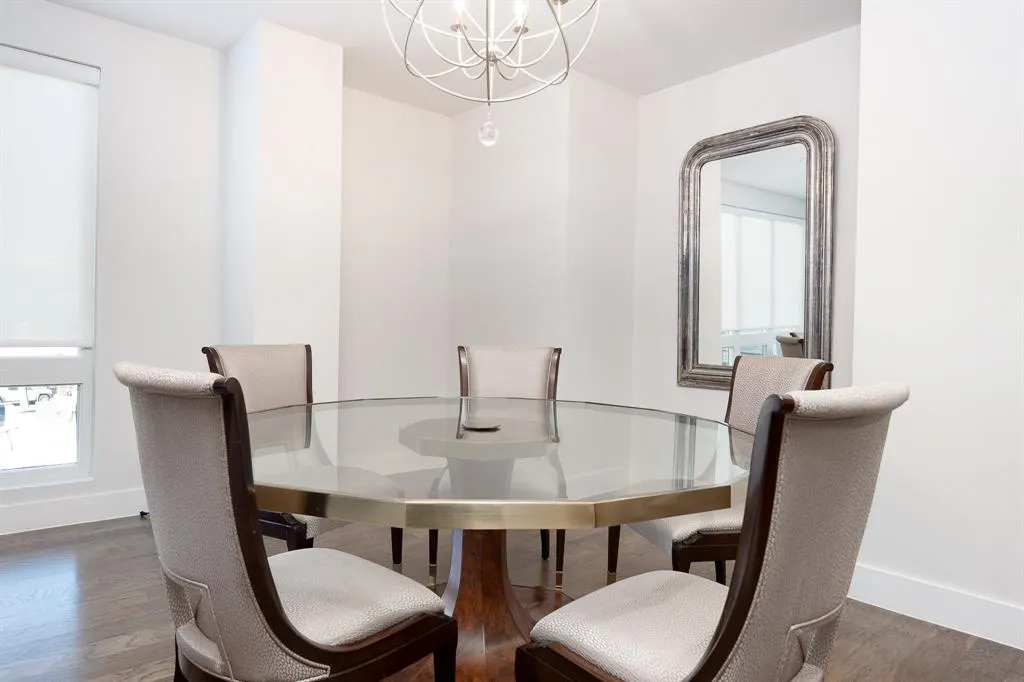 2934 N Hall Street, #301