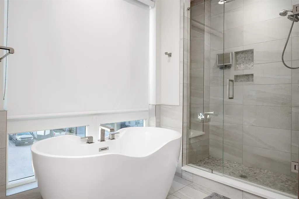 2934 N Hall Street, #301