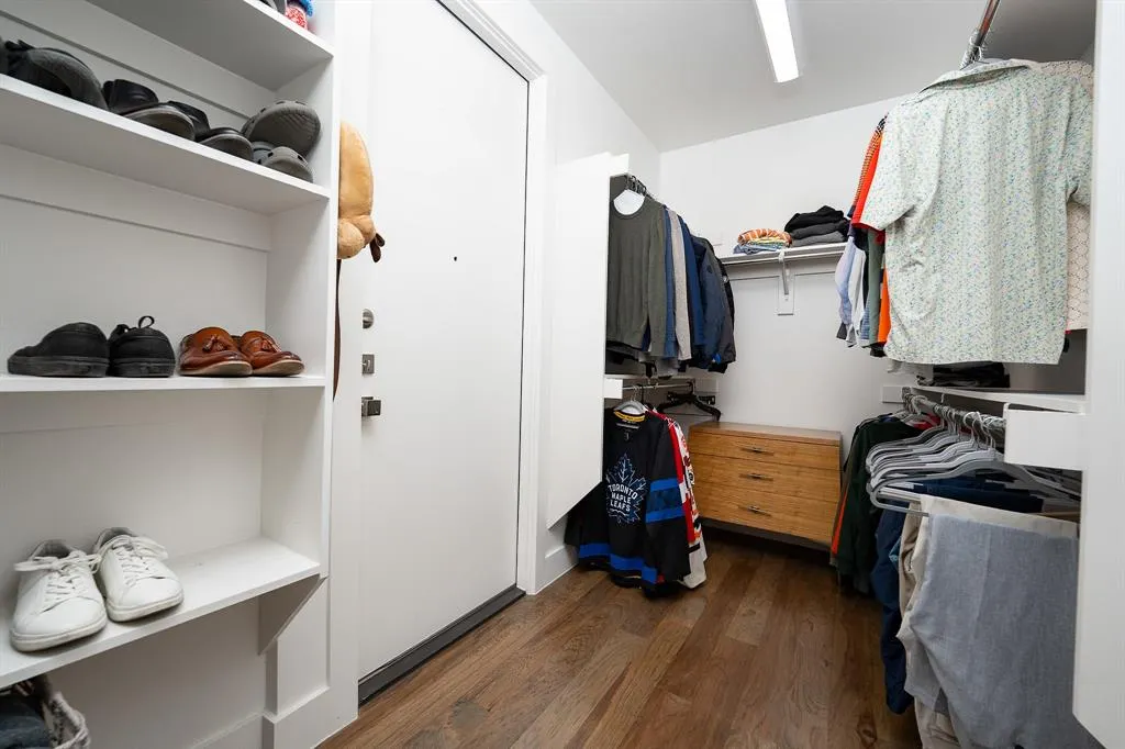 2934 N Hall Street, #301