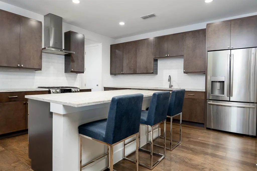 2934 N Hall Street, #301