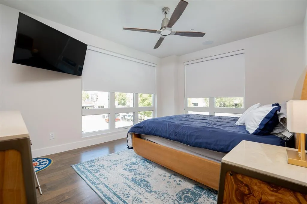 2934 N Hall Street, #301