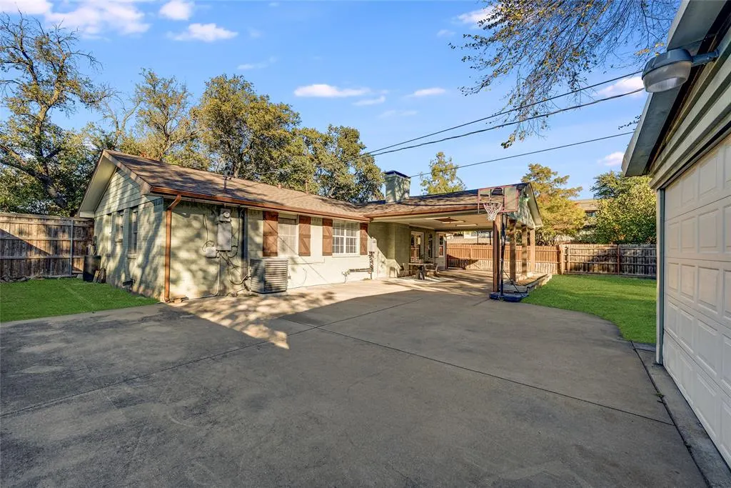 330 N Brighton Avenue