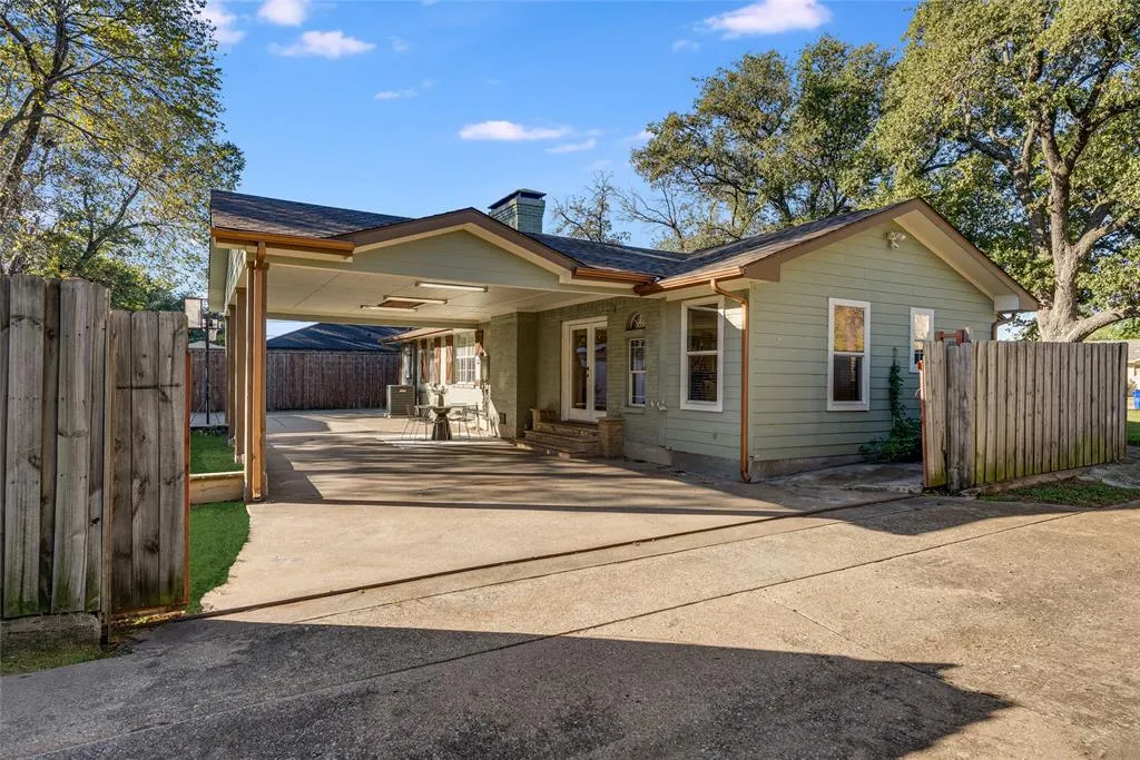 330 N Brighton Avenue