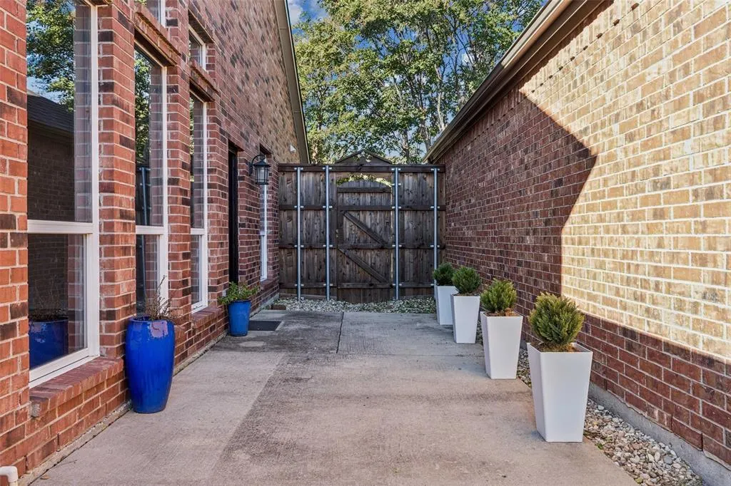 10082 Planters Row Drive