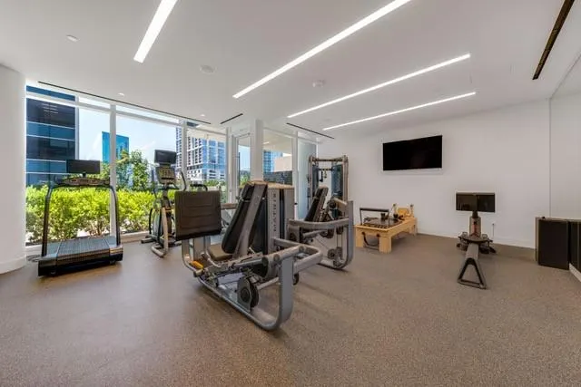 1747 Leonard Street, #903