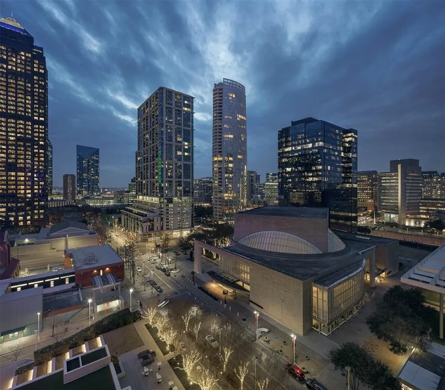 1747 Leonard Street, #903