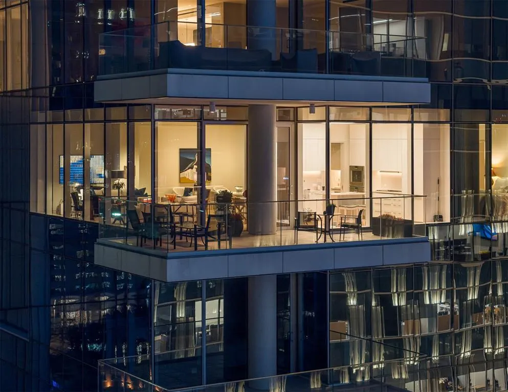 1747 Leonard Street, #903