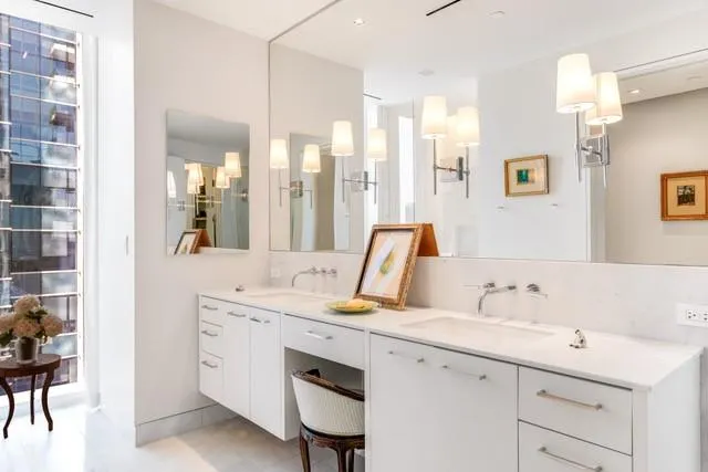 1747 Leonard Street, #903