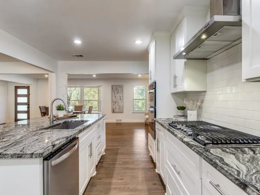 11338 Hillcrest Road