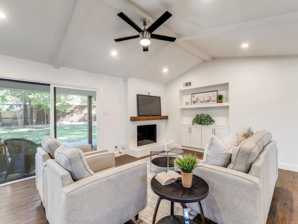 11338 Hillcrest Road