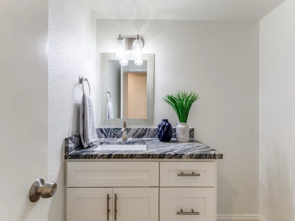 11338 Hillcrest Road