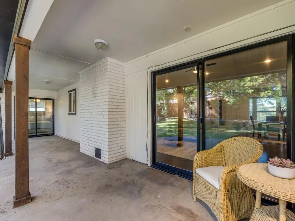 11338 Hillcrest Road