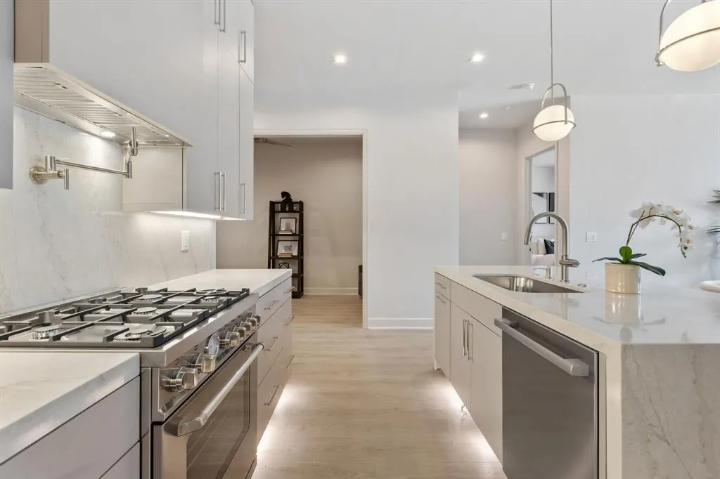 1900 S Ervay Street, #410