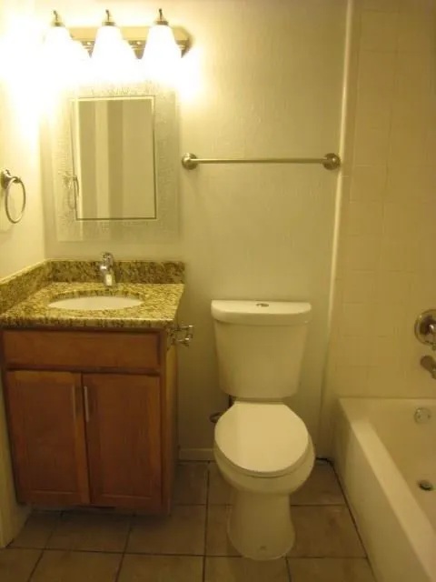 4033 Gilbert Avenue, #206