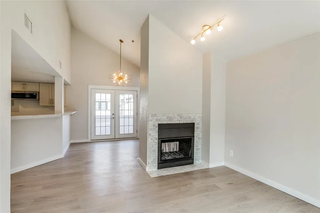 3901 Travis Street, #200