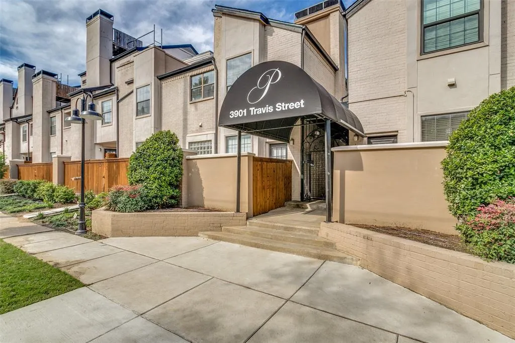 3901 Travis Street, #200