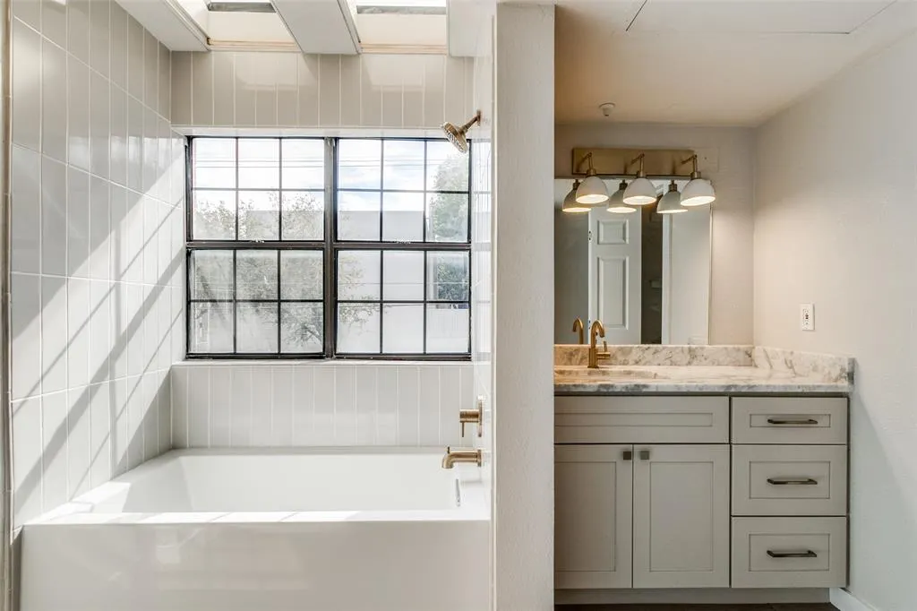 3901 Travis Street, #200