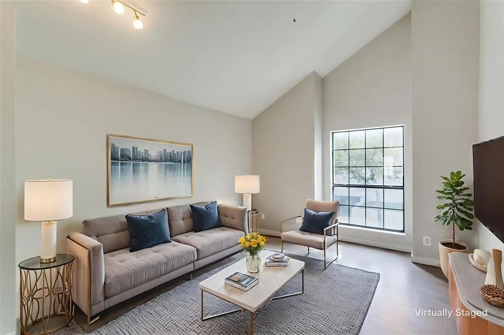 3901 Travis Street, #200