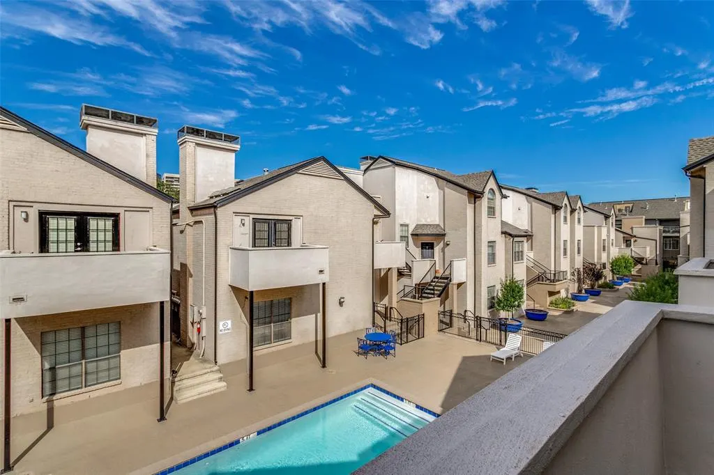 3901 Travis Street, #200