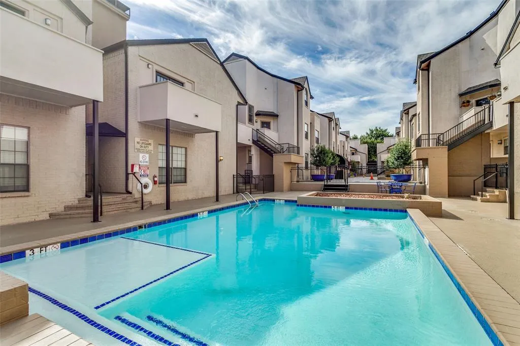 3901 Travis Street, #200