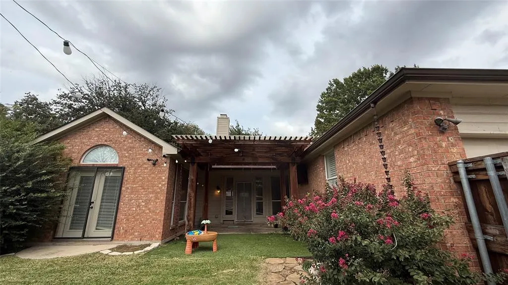 10901 Hermitage Lane