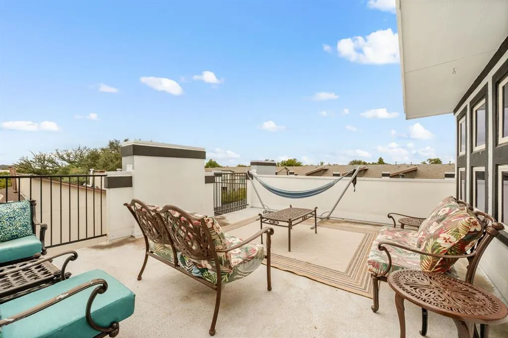 3320 Douglas Avenue, #C