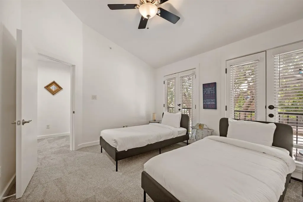 3320 Douglas Avenue, #C