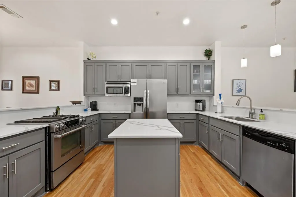 3320 Douglas Avenue, #C