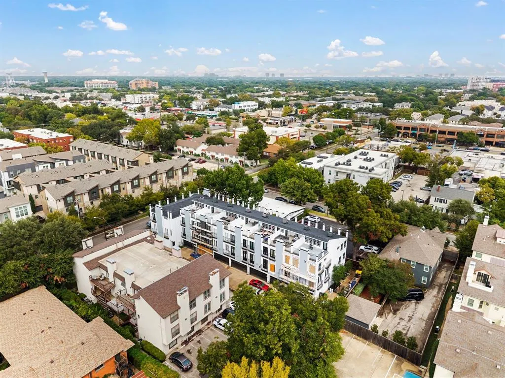 3320 Douglas Avenue, #C