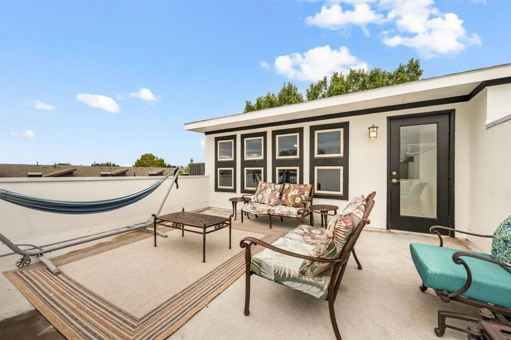 3320 Douglas Avenue, #C