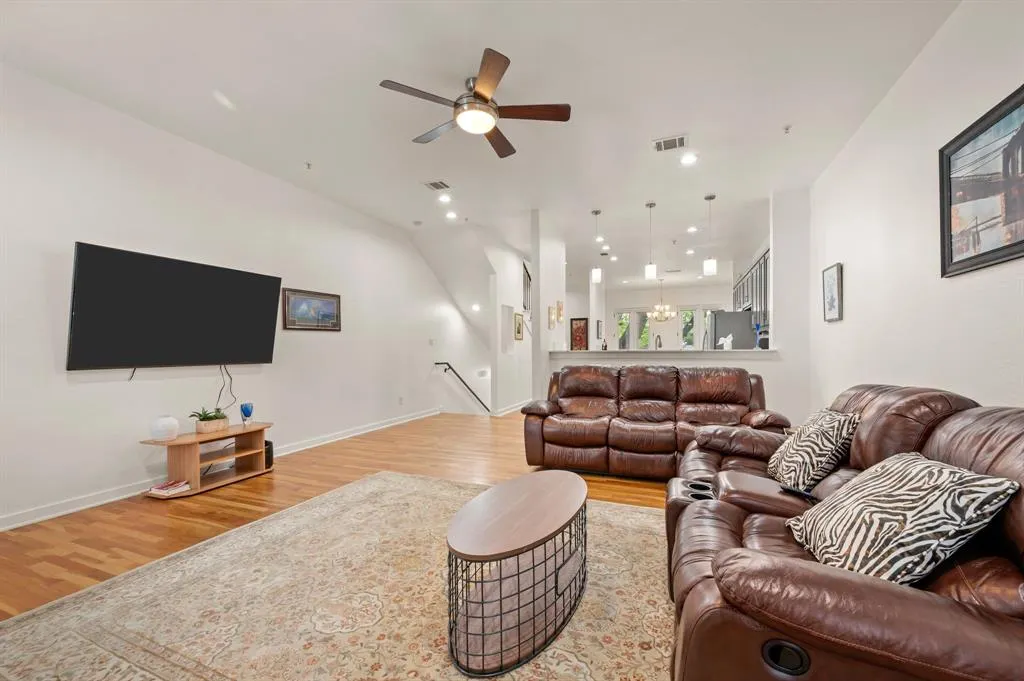 3320 Douglas Avenue, #C