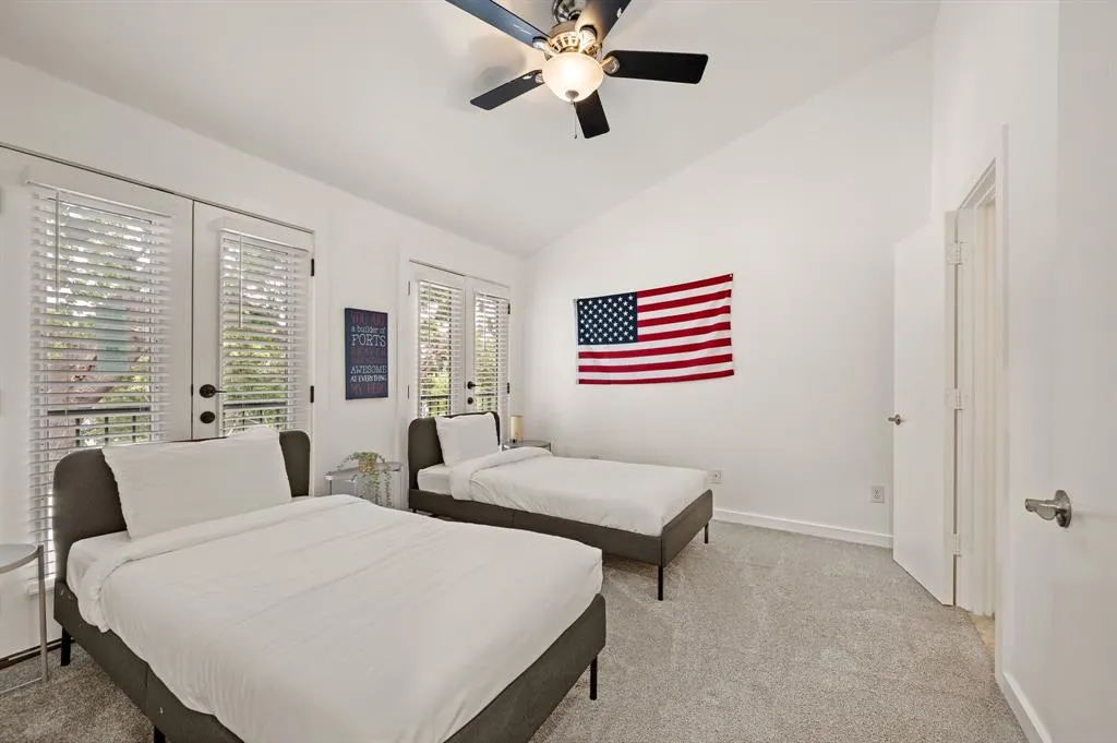 3320 Douglas Avenue, #C