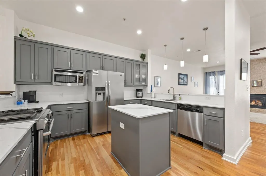 3320 Douglas Avenue, #C